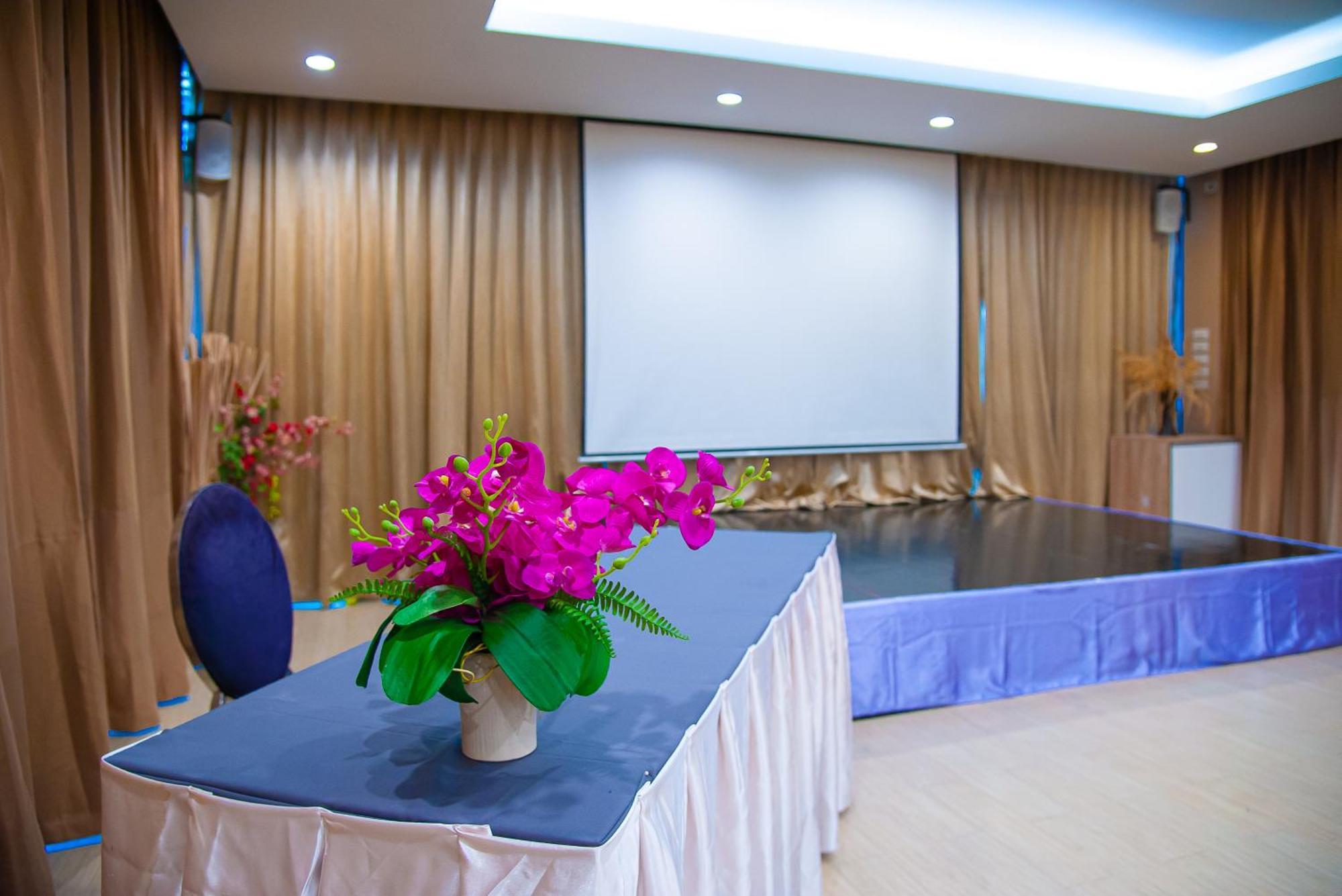 O2 Luxury Hotel Bang Phli Exterior foto