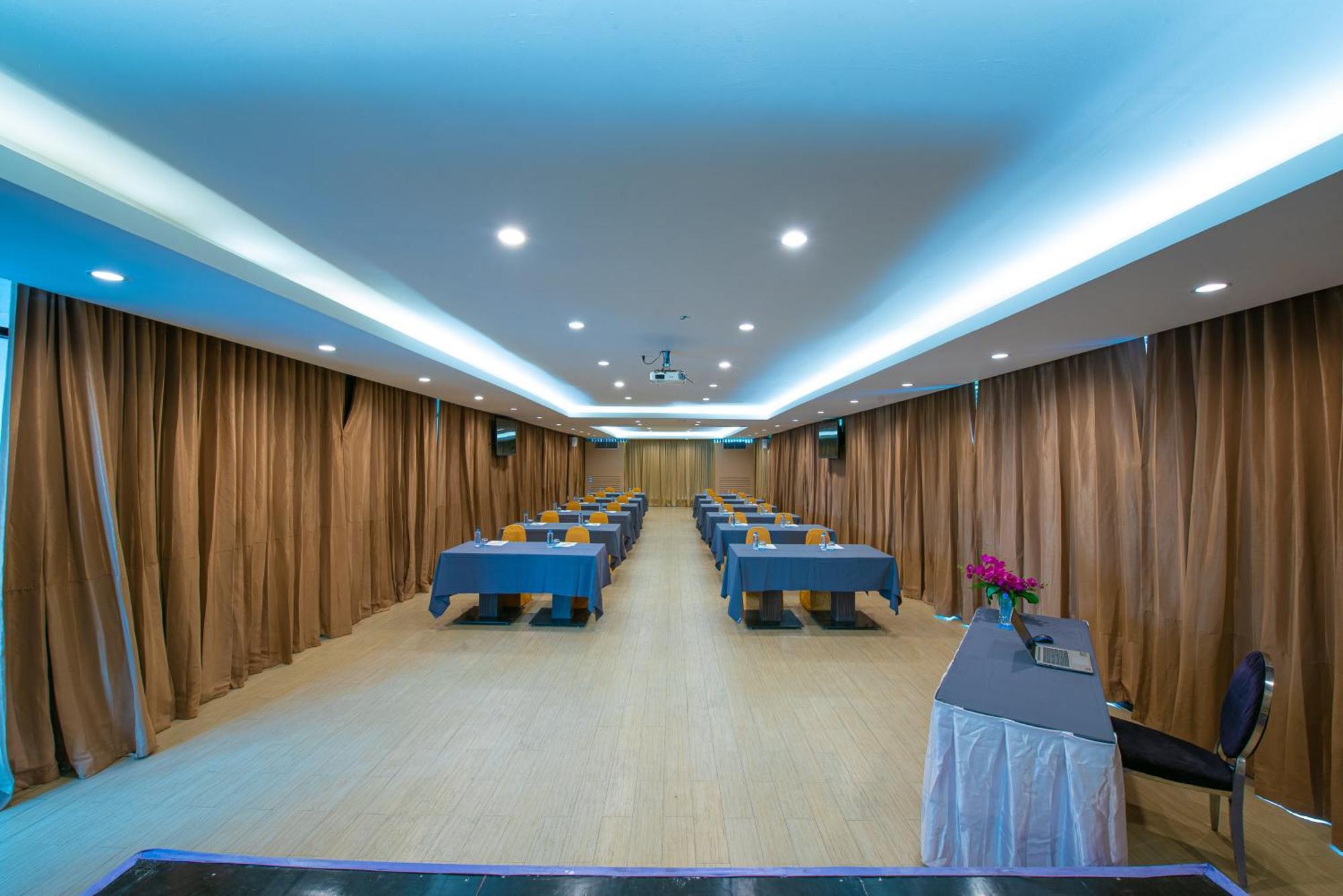 O2 Luxury Hotel Bang Phli Exterior foto