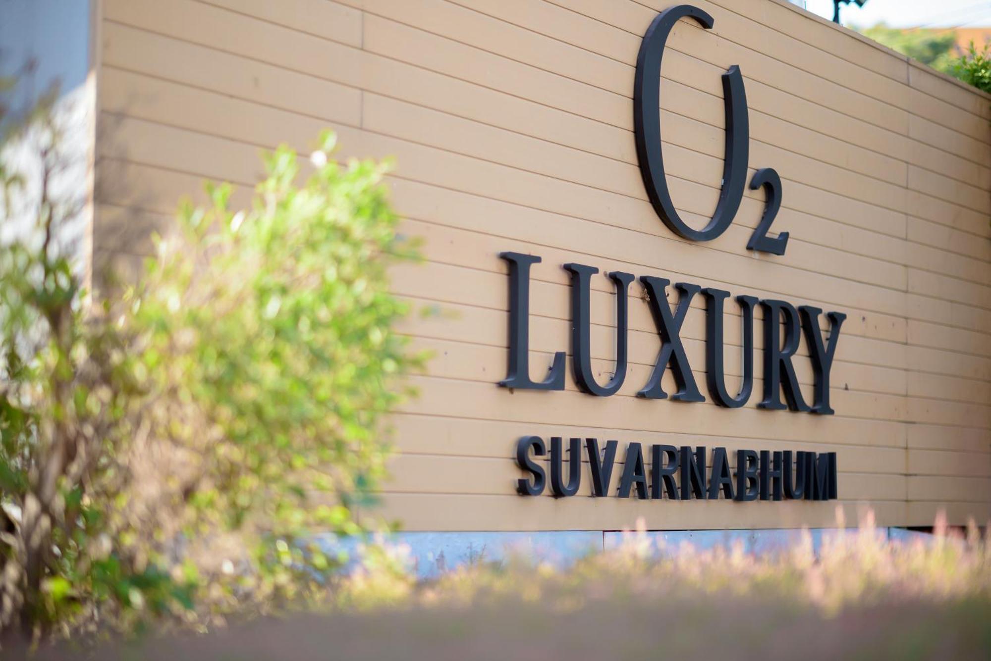 O2 Luxury Hotel Bang Phli Exterior foto